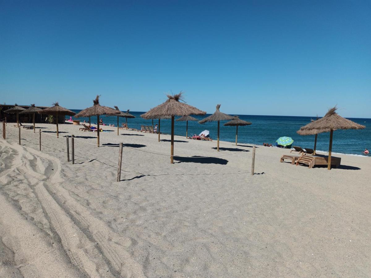Le Victoria's Beach Barcares: Beachfront Comfort with Private Parking Le Barcares Exterior photo